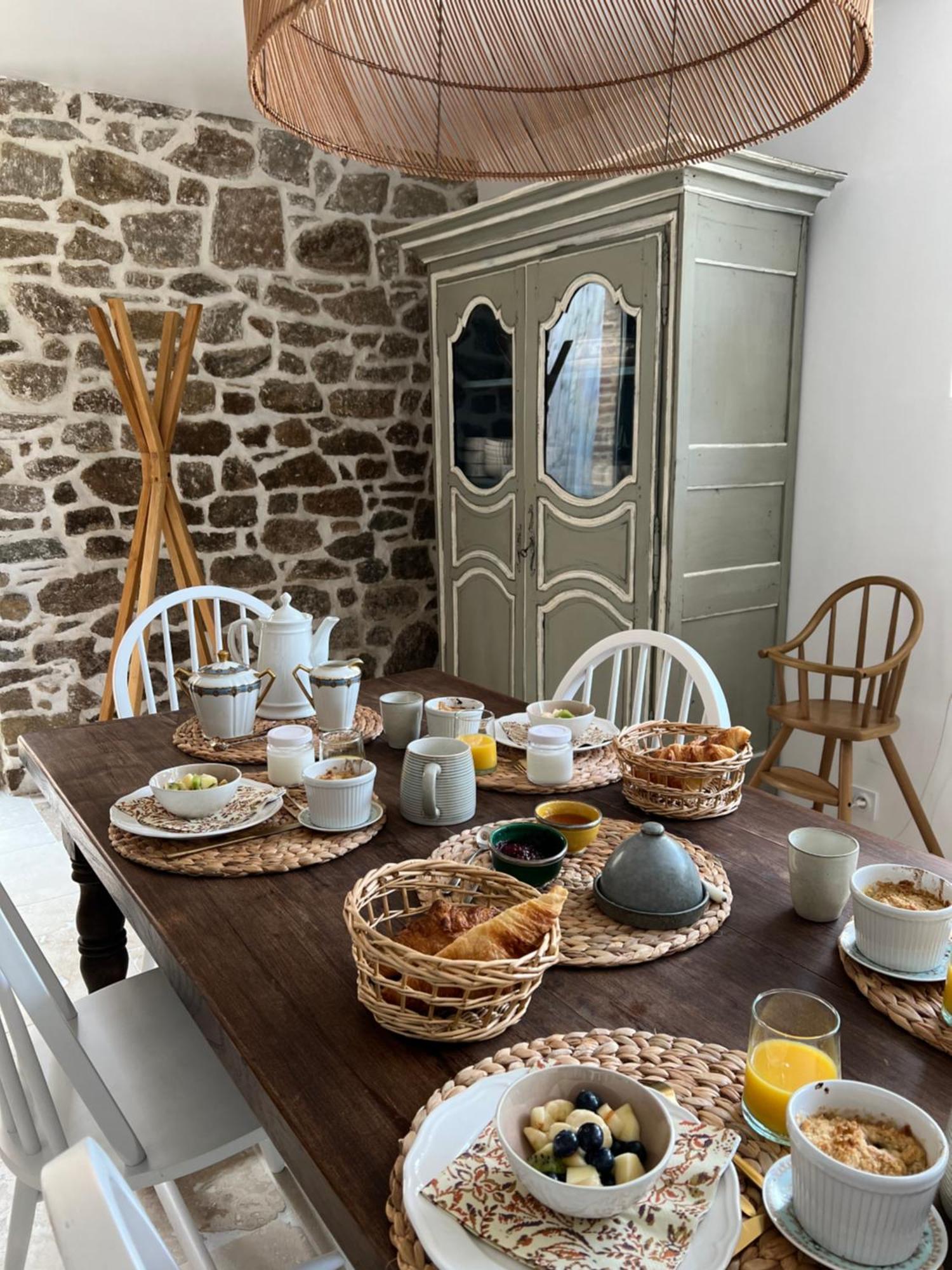 Le Logis De La Lettre Bed & Breakfast Tinteniac Exterior photo
